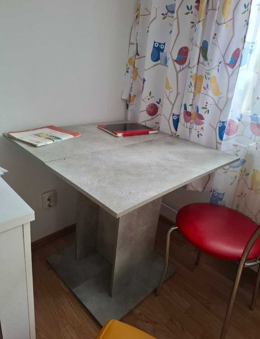 Masă de sufragerie/bucătărie