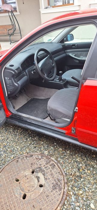 Vând Audi A4  berlină