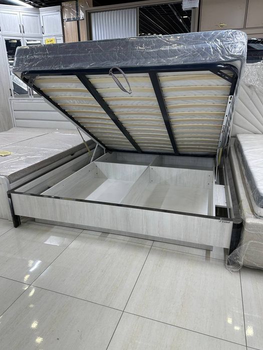 Кровать двуспальная НА СКИДКЕ!