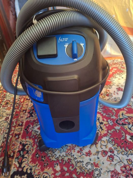 Vând aspirator auto alto alttix 3
