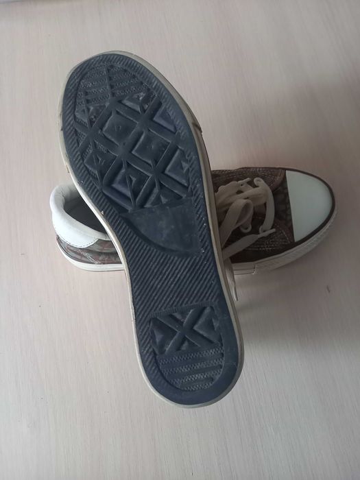 Продам кеды 37 размер. Почти новые.