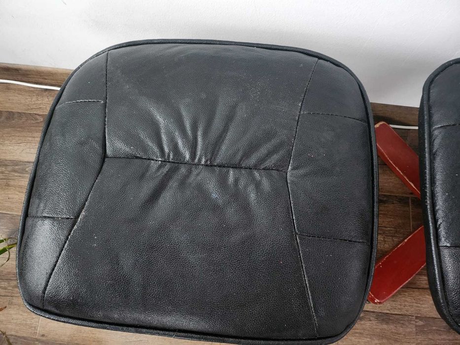 Doua taburete, banchete de imitatie piele