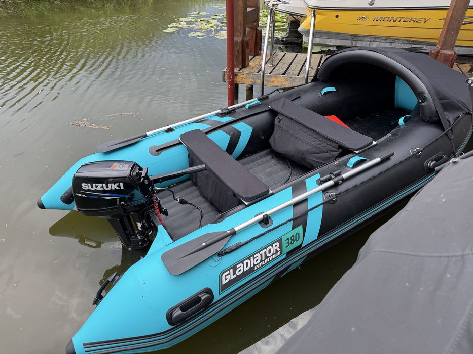 Barca noua 2026 cu motor Suzuki Twostroke 15cai nou