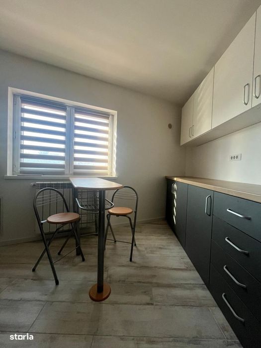 Spital - 3 camere decomandate, etaj 2, 3 balcoane, renovat
