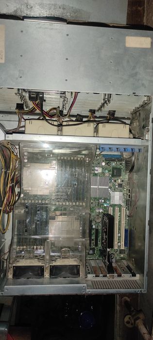 Продаю сервер с двумя процессорами