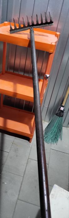 Продам лопаты,грабли,тяпки