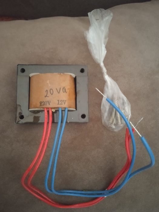 Продам трансформатор 220вольт, выхол 12вольт мощность 20ват