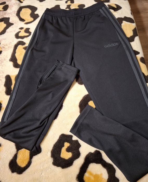 Долница adidas размер XS от Англия