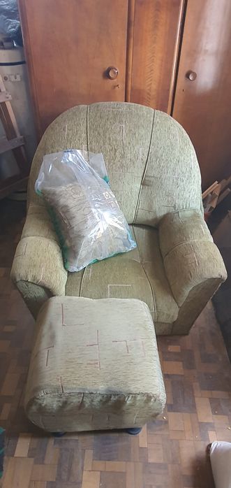 Фотьойл със табуретка и възглавници