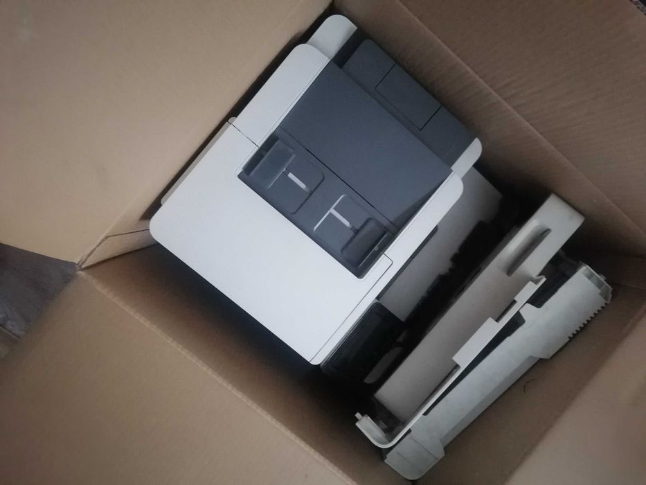 Лазерен цветен принтер HP Color LaserJet MFP M477fnw