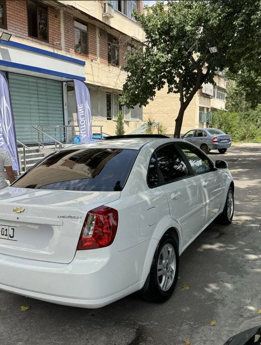 Lacetti sotiladi