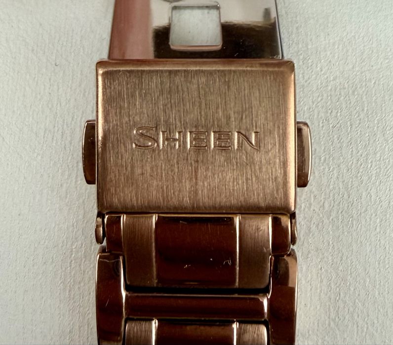 Часовник CASIO от колекцията SHEEN