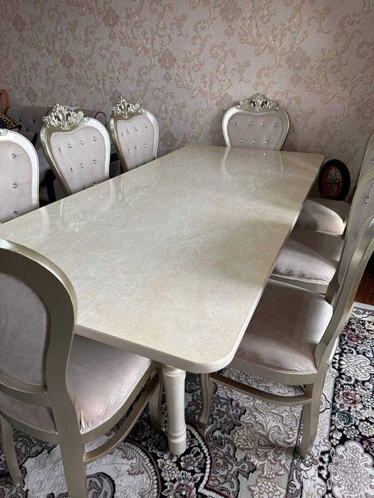 Гостевой стол и 8 стульев