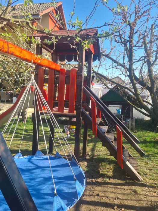 Vand loc de joaca pentru copii