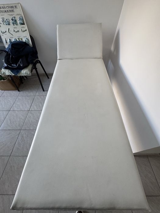 Лекарска/масажна кушетка