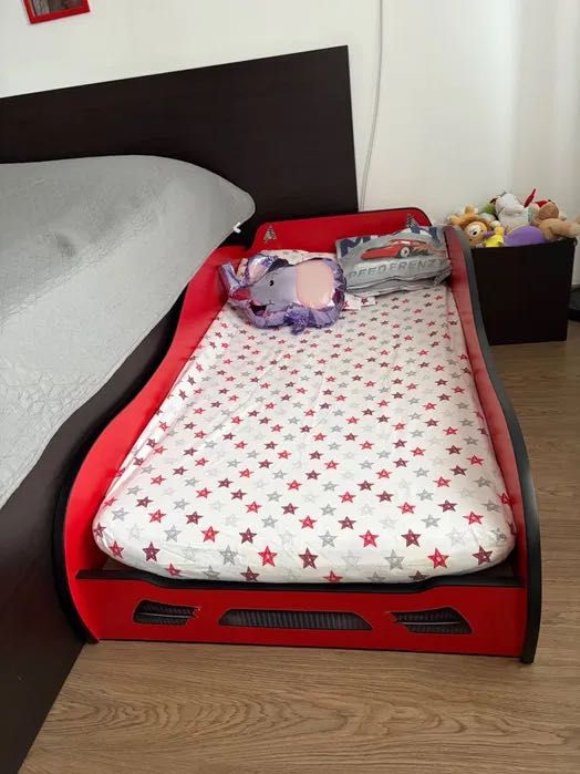 Patut mașinuța copil