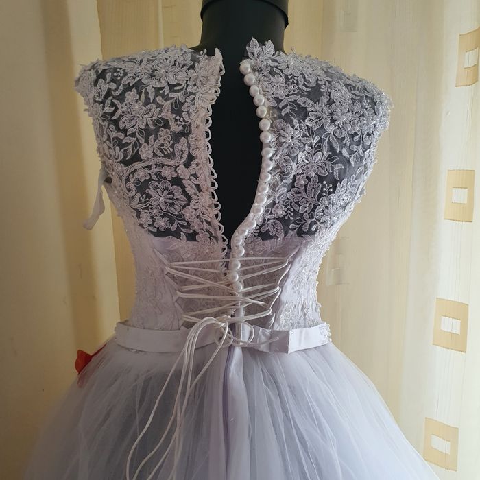 Rochie de mireasa cu crinolina ieftina