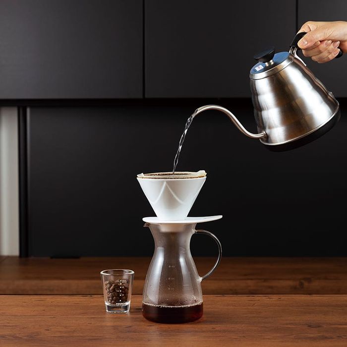 Hario V60 MUGEN — керамичен дрипер за единично наливане, бял, 02 (2–4 чаши)