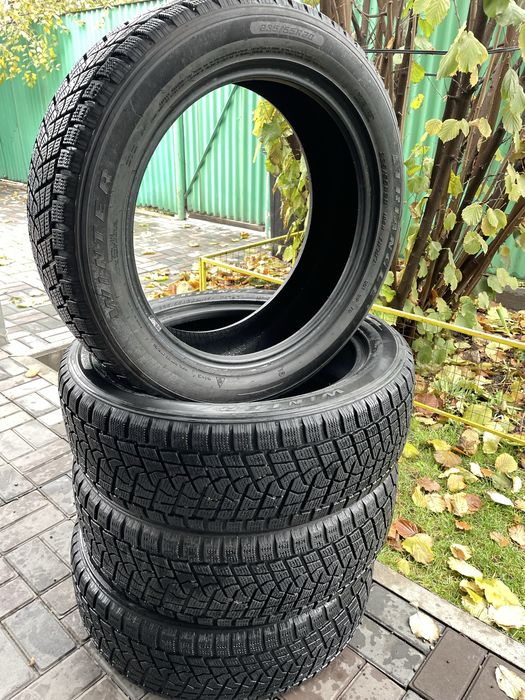 Зимние шины комплект , липучка 235/55R20