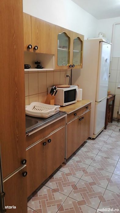 Apartament 3 camere zona TRACTORUL,