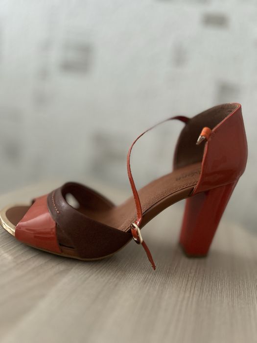 Продам босоножки