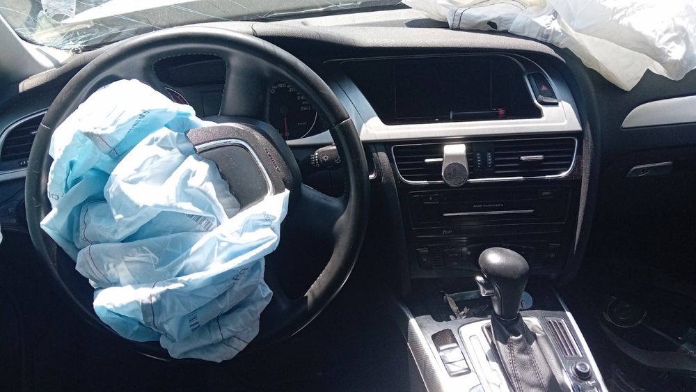 Продава се само на части Audi A4 B8 3.0 tdi