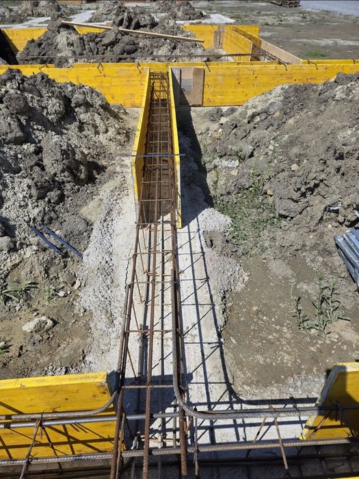 Case noi de vânzare  comuna  Livezeni
