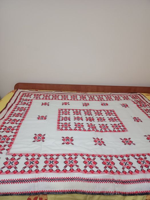 Vând  cuvertură  cusută manual