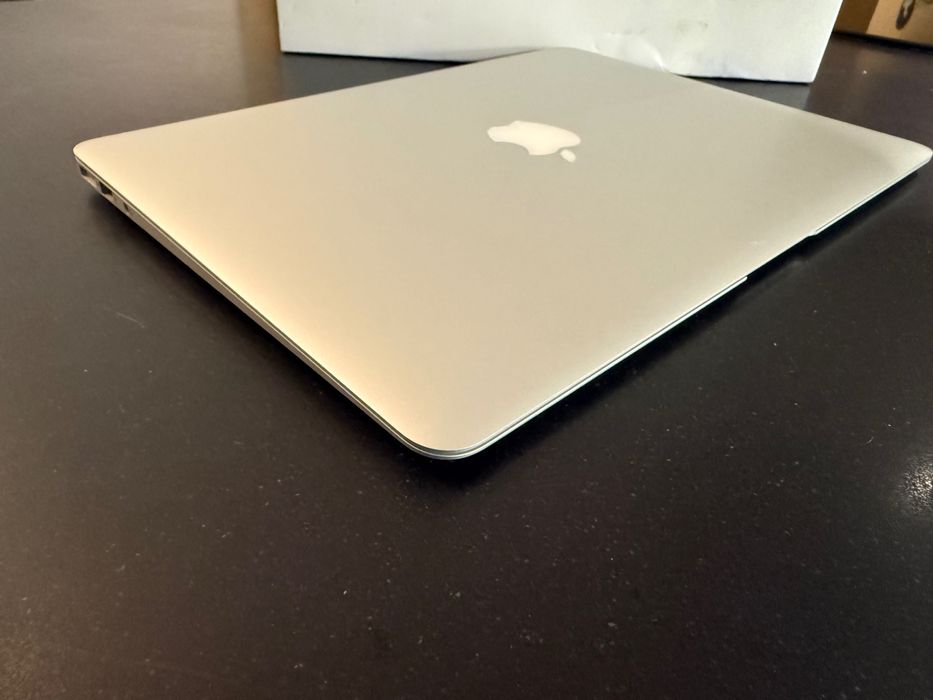 Macbook air 2015(A 1466), stare impecabilă, macOS Monterey, Cutie