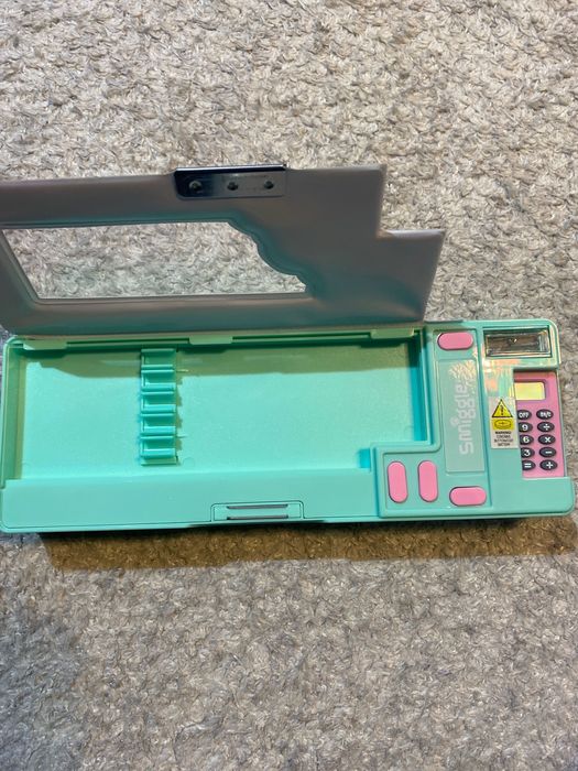 Несесер Smiggle  с калкулатор