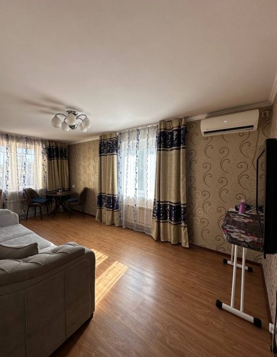 В М.Улугбекском р.м.БИЙ возле унив.Дипломатии сдается 1 комн.квартира