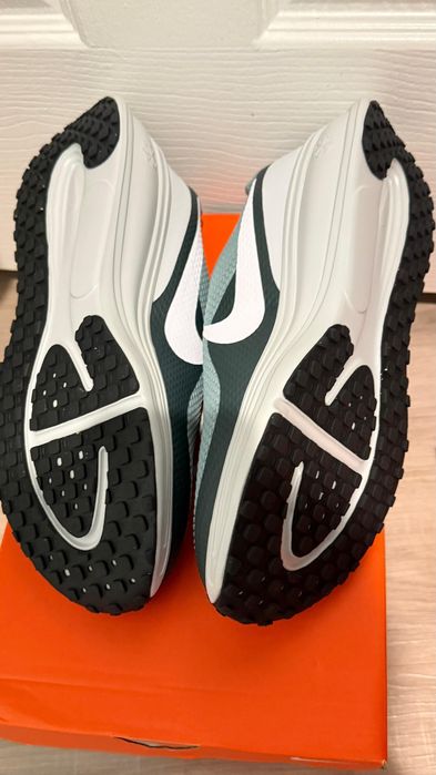 Nike  revolution 8 кроссовки