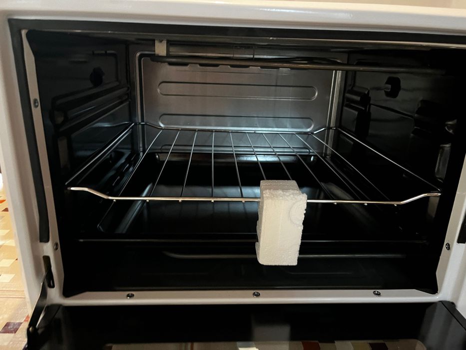 Малка готварска фурна 
3600 W, 120 - 250 C