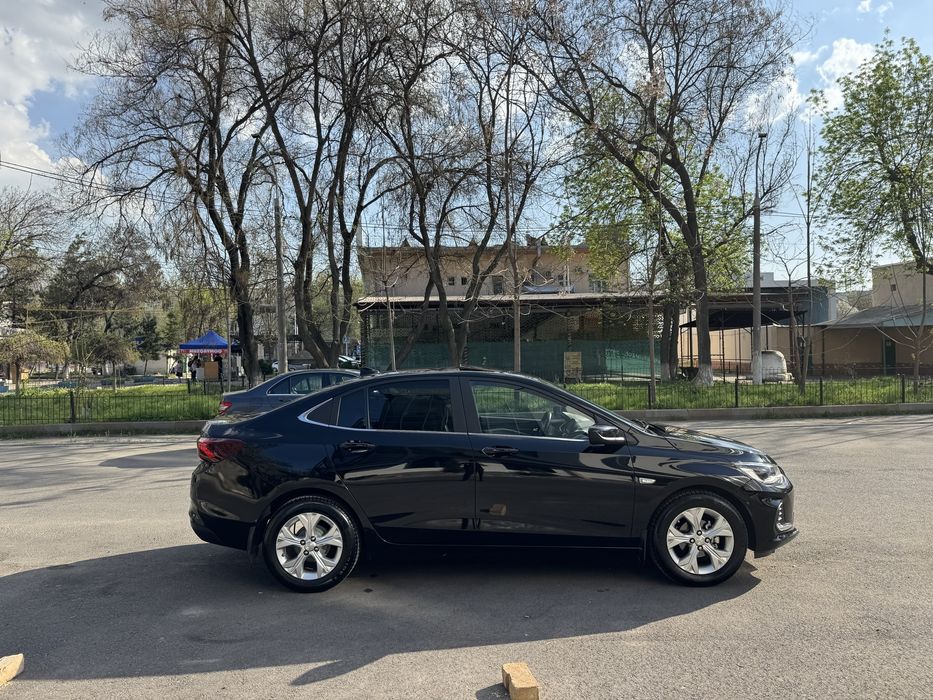 onix premier 2 2025 пробег 10000 бензин 1 владелец машины