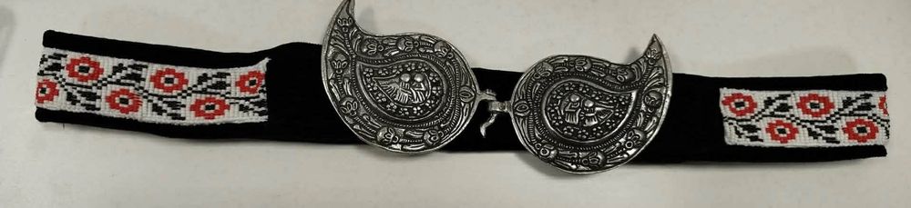 Мънистен.     колан