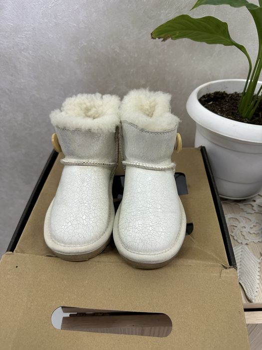 Продам угги оригинал натуральный мех