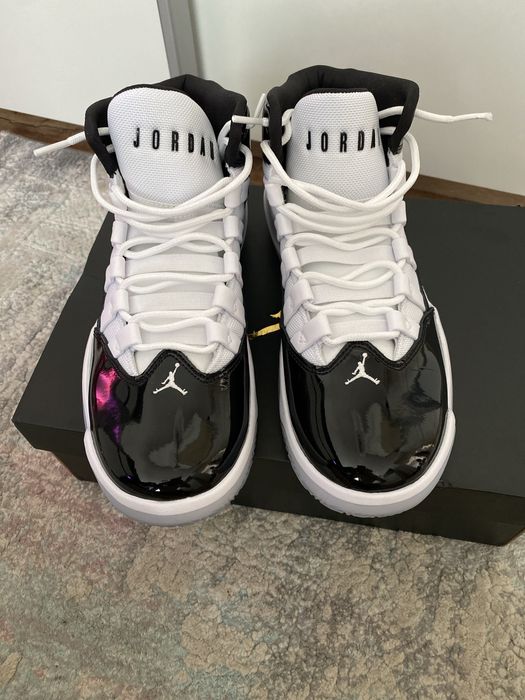 Jordan 11 Max Aura Black&White