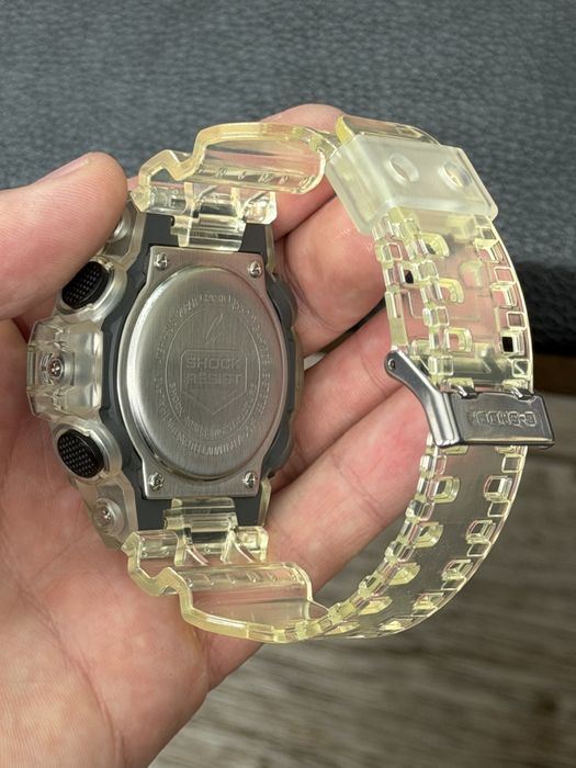 Продам оригинальные Casio G-Shock GA-700SKE (модуль 5522)