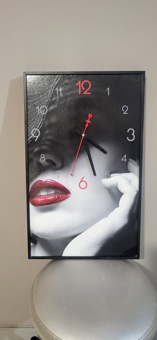 Продам часы для салона