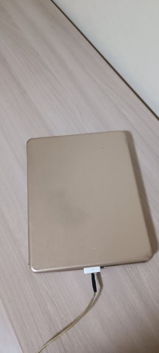 Планшет iPad 2 с чехлом