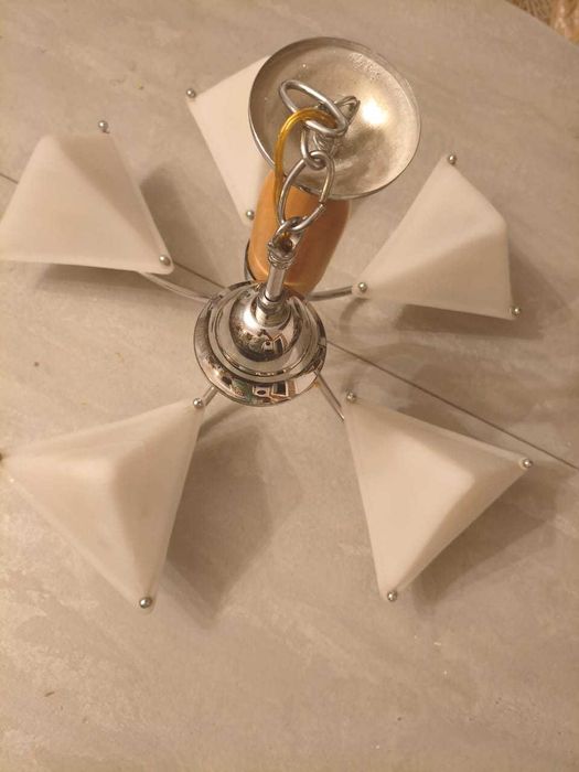 продам люстру 5 рожковую