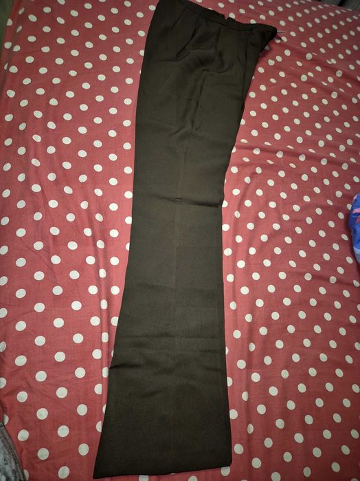 Pantaloni evazati cu eticheta