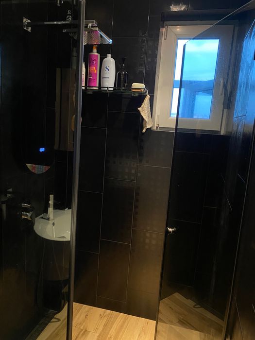 Стъклен параван за баня с отваряема част, закалено сиво стъкло 450лв.