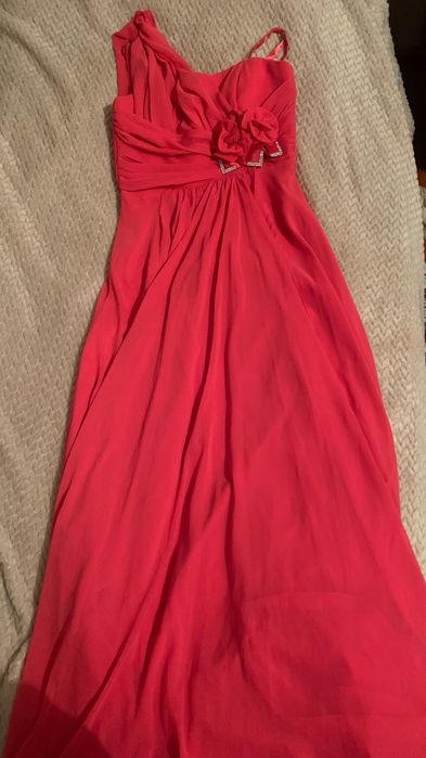 Платья на вечер и повседневные