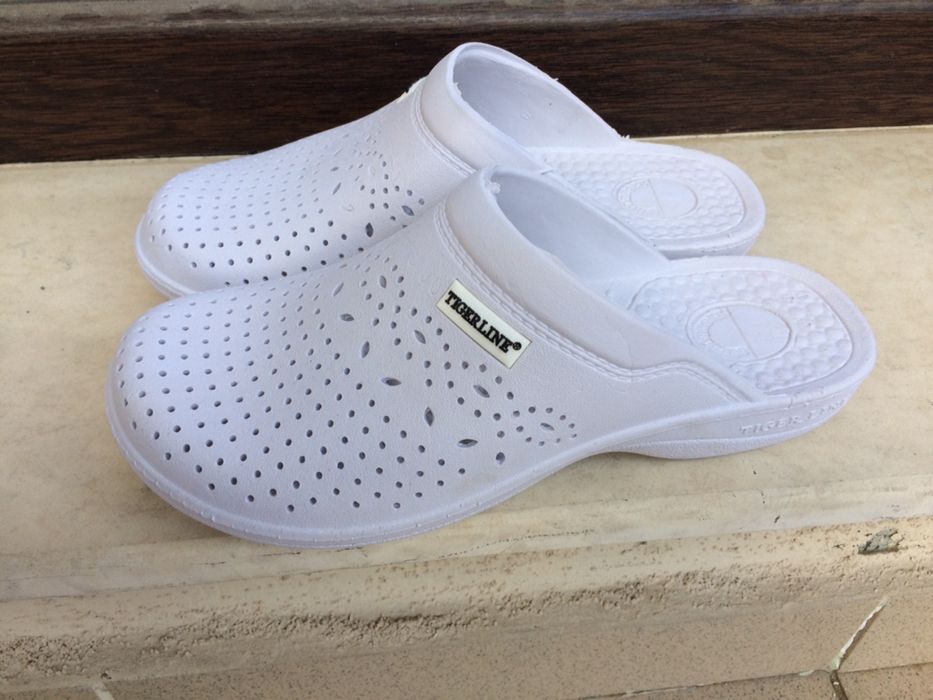 Бели чехли (гумени)