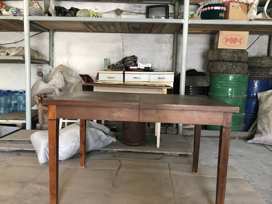 Продаю стол деревянный (Дуб)