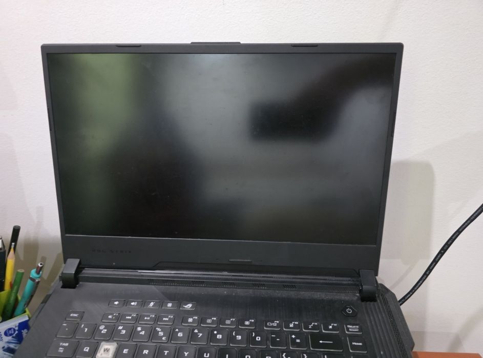 Vand Laptop Asus Rog Strix