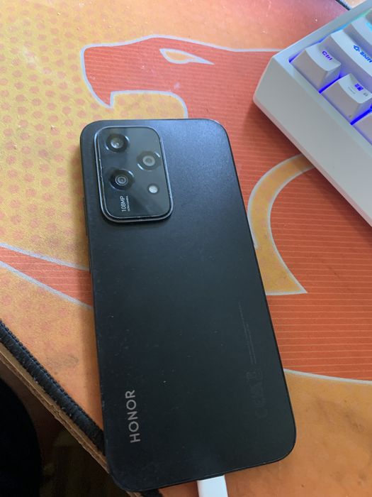 Продавам телефон Honor 200lite 256gb
