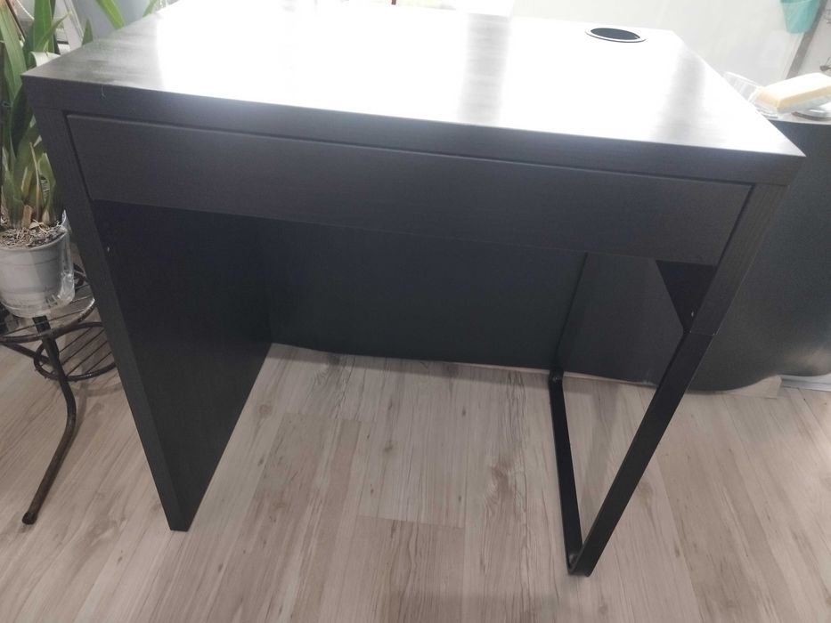 Продавам компютърно бюро