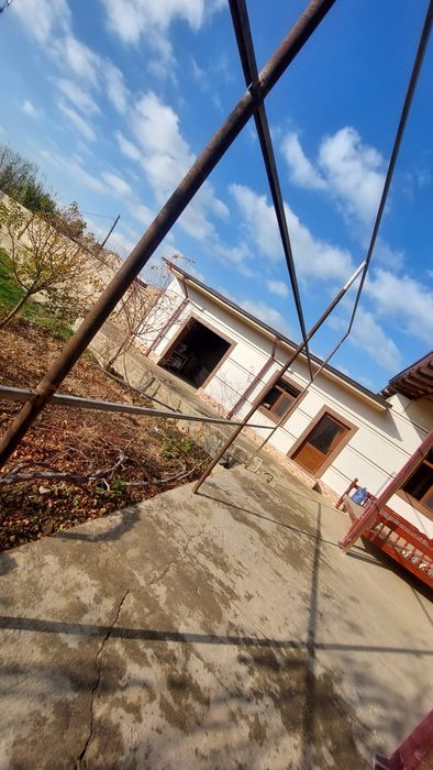 Кармана туман Кумушкон махалласида 16 сотх ховли сотилади